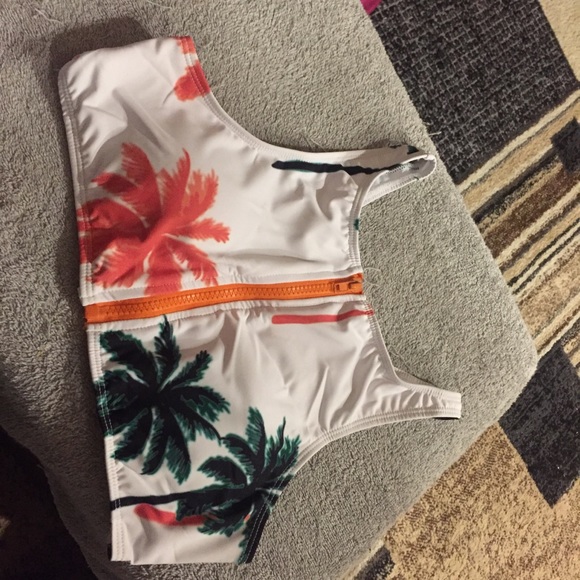 LAST 1 Large (8) 🚨Palm Tree Front Zip Suit - Picture 6 of 8